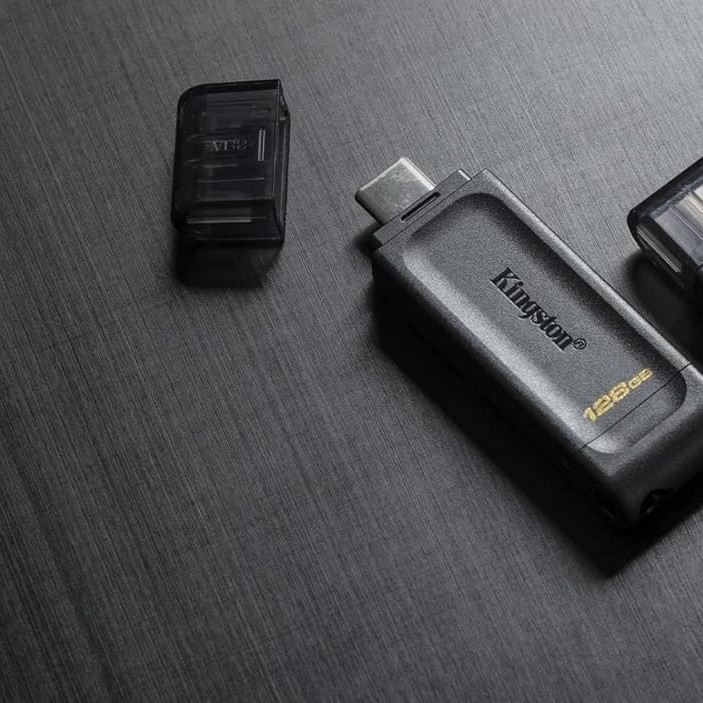 Kingston DataTraveler 70 32GB Portable and Lightweight USB-C flashdrive with USB 3.2 Gen 1 speeds DT70/32GB