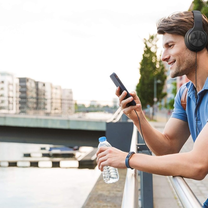 Motorola Lifestyle Pulse 120 Wireless Bluetooth Over The Ear Headphone with Mic (Black)